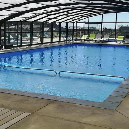 Cosy With Shared Pools In Pomerols, Cleaning Included *